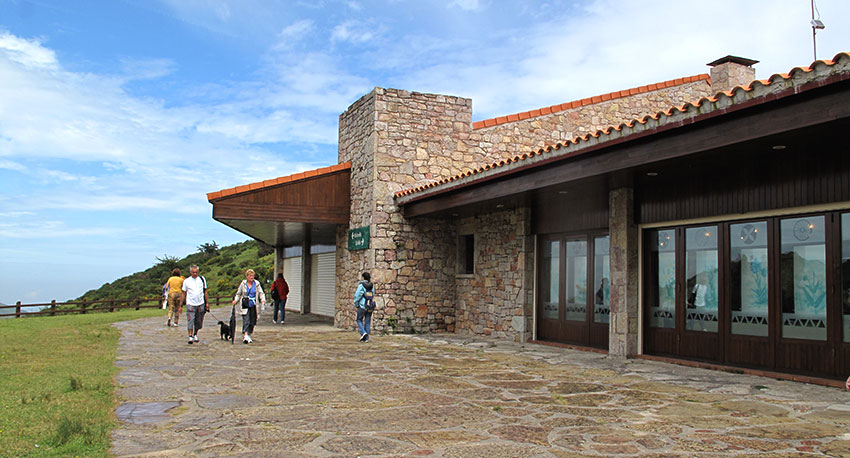 Centro de visitantes Pedro Pidal. Los lagos